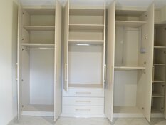 Ντουλάπα Ανοιγόμενη