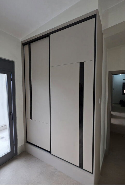 Συρόμενη Ντουλάπα