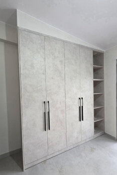 Ντουλάπα Ανοιγόμενη