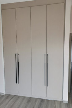 Ντουλάπα Ανοιγόμενη