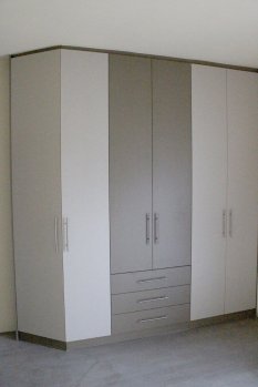 Ντουλάπα φάλτσο